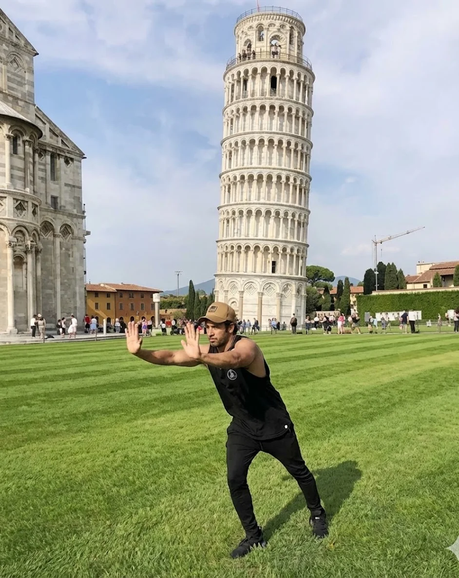 Man in front of Leaning Tower of Pisa